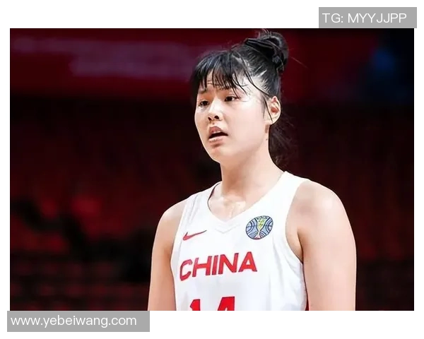 好姐们！李月汝佩奇Unrivaled联赛相遇 互相搞怪展示肌肉